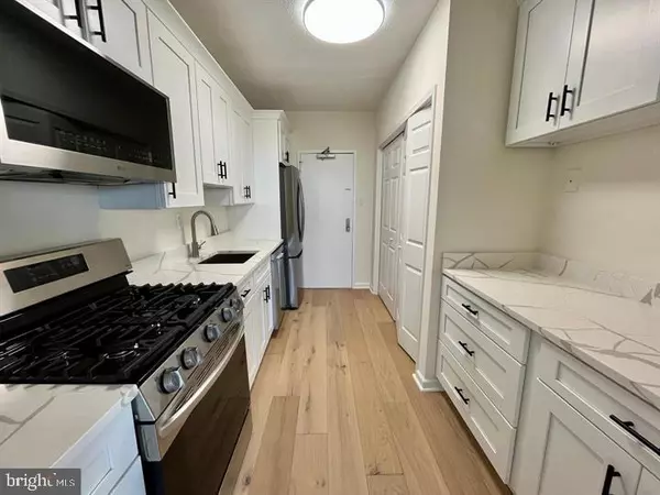 4141 N HENDERSON RD #912, Arlington, VA 22203