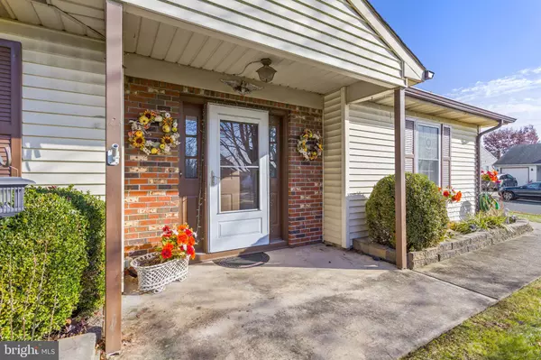 Columbus, NJ 08022,102 CARRIAGE HILL CT