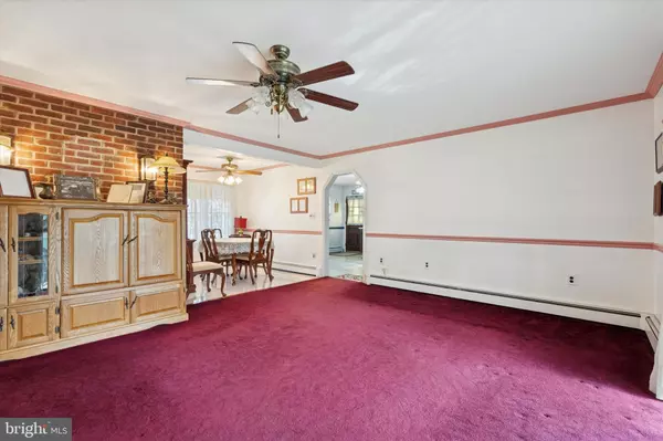 Levittown, PA 19057,30 WHITEWOOD DR