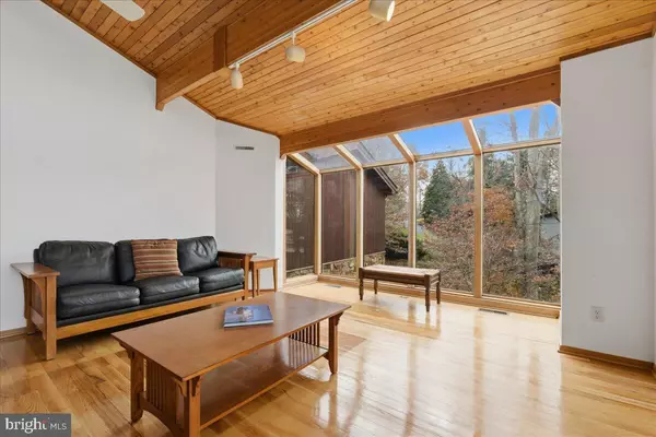 Moneta, VA 24121,307 MEADOW POINT DR