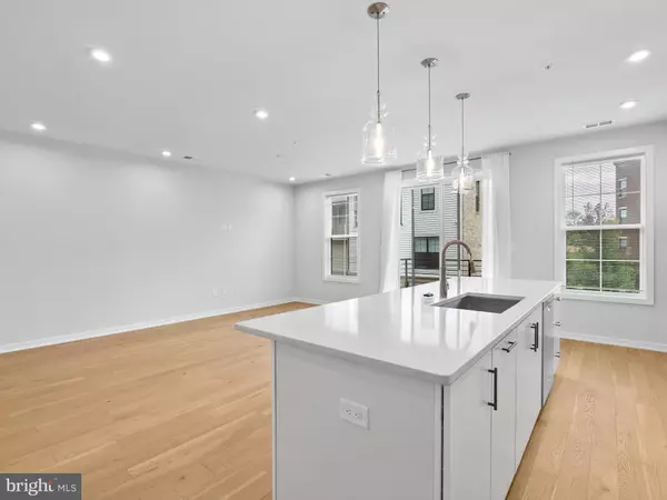 Mclean, VA 22102,7465 BACKETT WOOD TER #1215