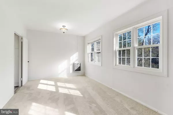 Alexandria, VA 22302,3618 GUNSTON RD