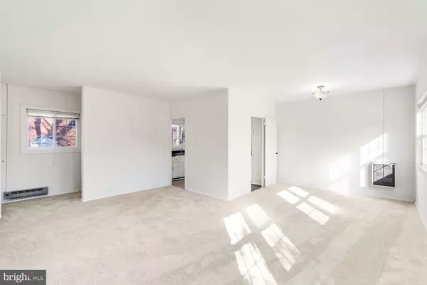 Alexandria, VA 22302,3618 GUNSTON RD