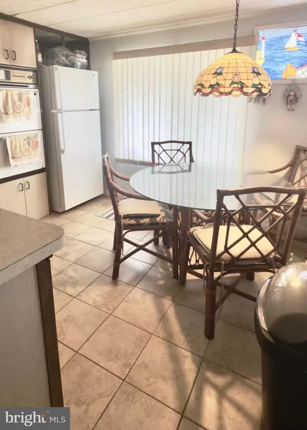 Wildwood, NJ 08260,17 CHANNEL DR