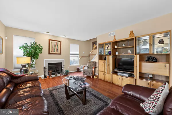 Sicklerville, NJ 08081,4 REDBUD DR