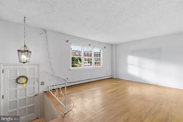 Philadelphia, PA 19154,3549 CHALFONT DR