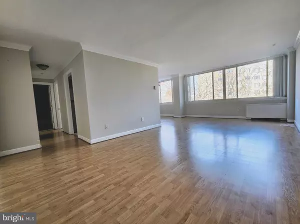 Arlington, VA 22204,5565 COLUMBIA PIKE #712