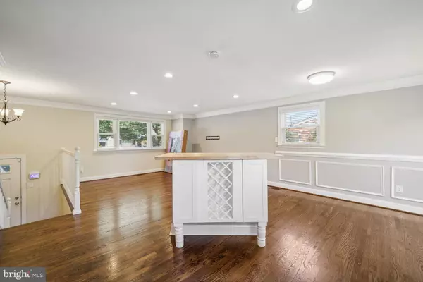 Clinton, MD 20735,9708 GLEN VIEW DR