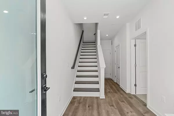 Dumfries, VA 22026,17952 ALICIA AVE #1