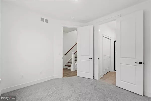 Fredericksburg, VA 22407,9407 PACIFIC ELM ST