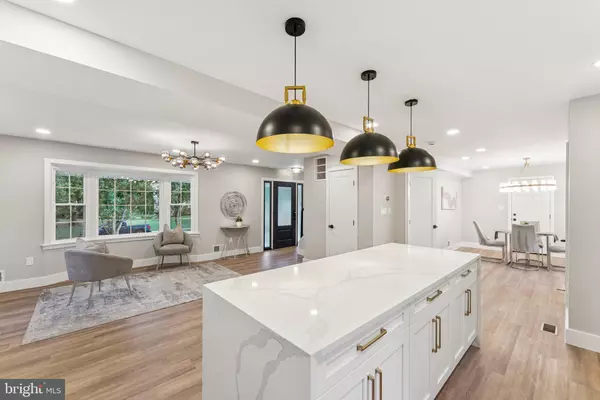 2308 CREEK DR, Alexandria, VA 22308