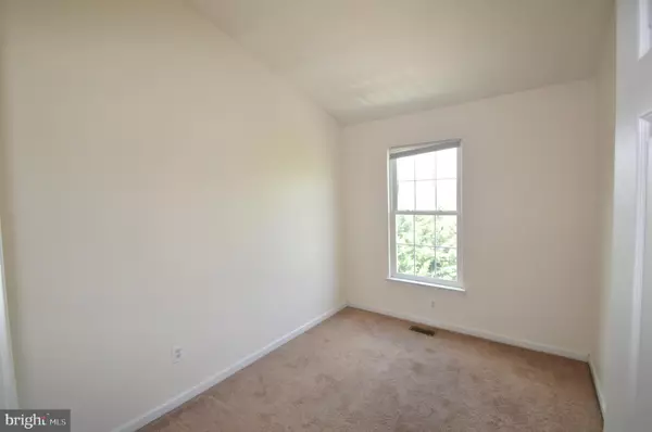 Chantilly, VA 20152,42761 HOLLINGSWORTH TER