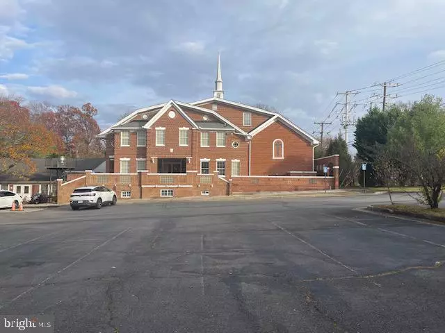 Falls Church, VA 22042,3464 ANNANDALE RD