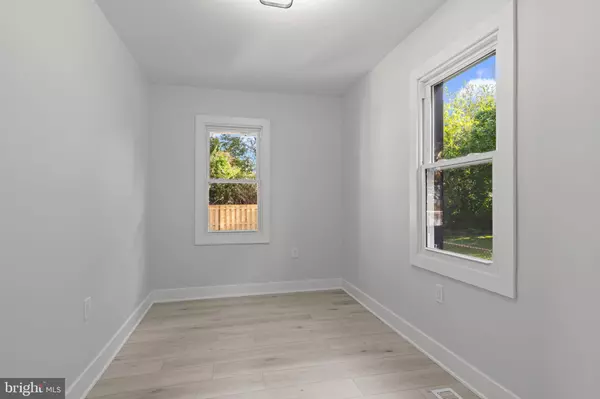 Philadelphia, PA 19114,9319-21 JACKSON ST