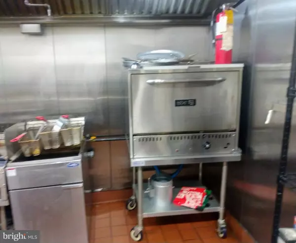 Trenton, NJ 08608,320--322 E STATE ST