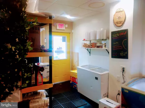 Trenton, NJ 08608,320--322 E STATE ST