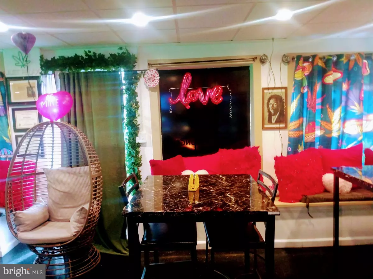 Trenton, NJ 08608,320--322 E STATE ST