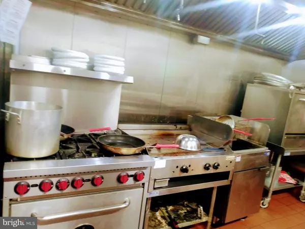 Trenton, NJ 08608,320--322 E STATE ST