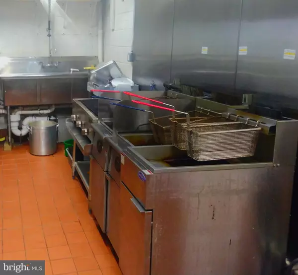 Trenton, NJ 08608,320--322 E STATE ST