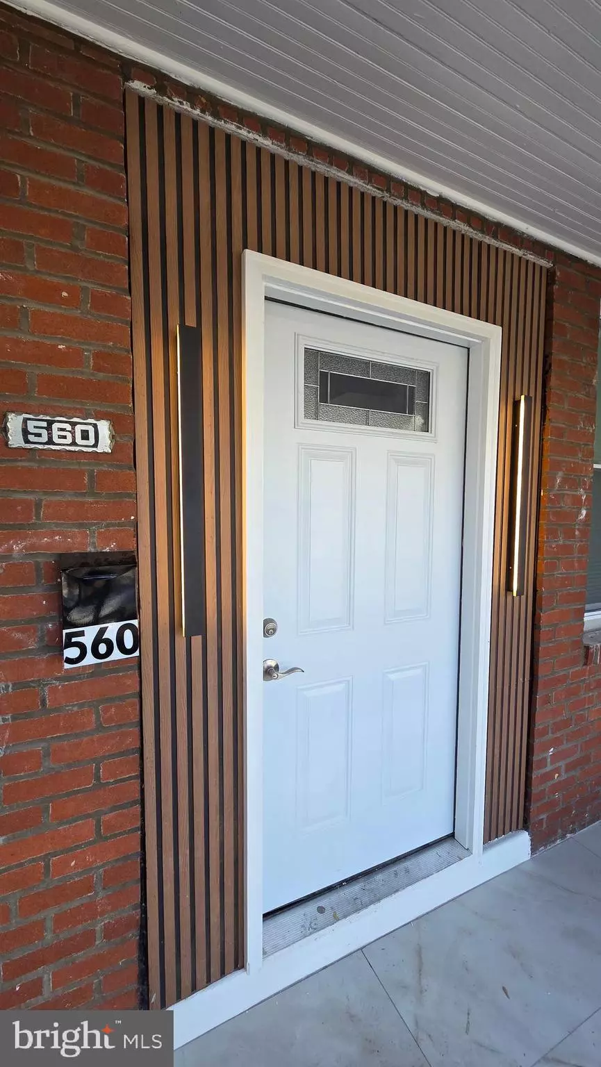 Philadelphia, PA 19120,560 E CARVER ST