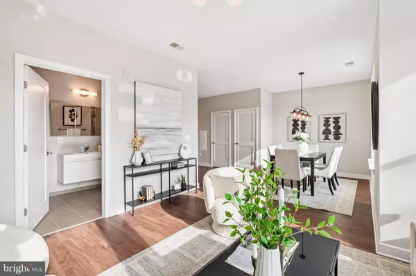 Arlington, VA 22204,989 S BUCHANAN ST #225