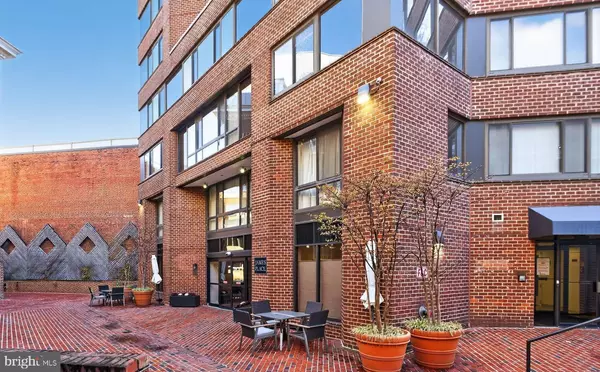 1077 30TH ST NW #504, Washington, DC 20007