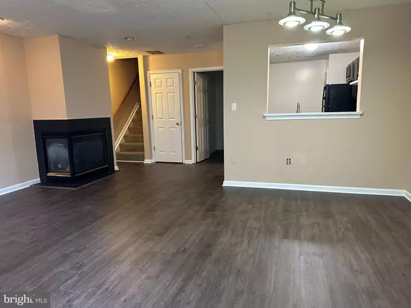 Owings Mills, MD 21117,17 ROYALTY CIR #17