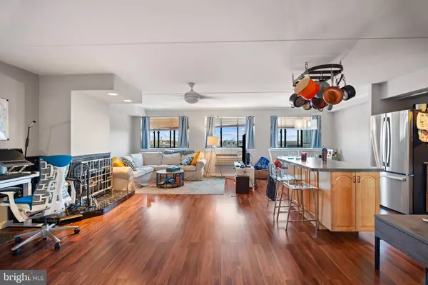 Philadelphia, PA 19147,200-10 LOMBARD ST #713