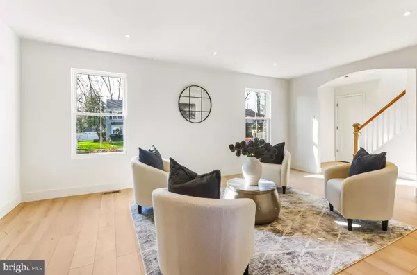 Sewell, NJ 08080,7 HALLEY LN