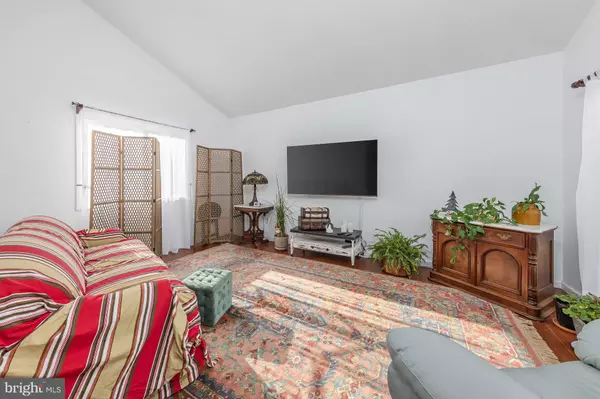 Swedesboro, NJ 08085,17 HICKORY LN