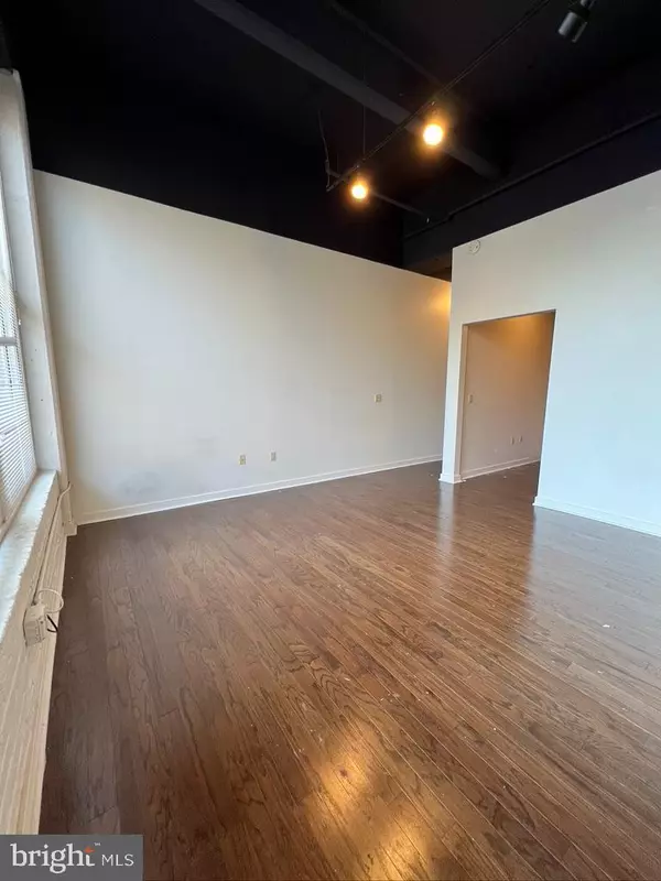 Philadelphia, PA 19107,801 WALNUT #302