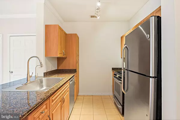 Herndon, VA 20171,12953 CENTRE PARK CIR #218