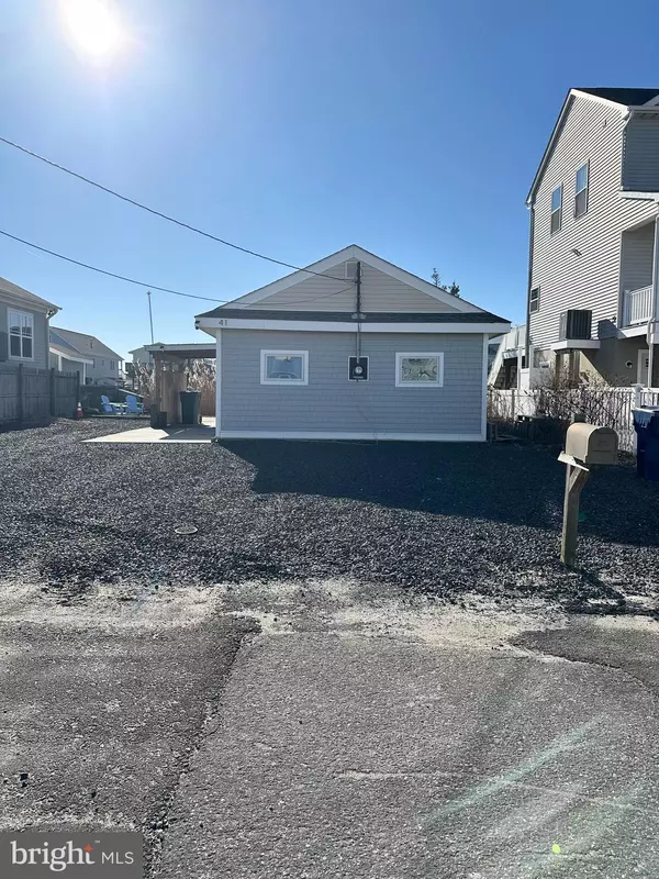 Tuckerton, NJ 08087,41 W RARITAN DR