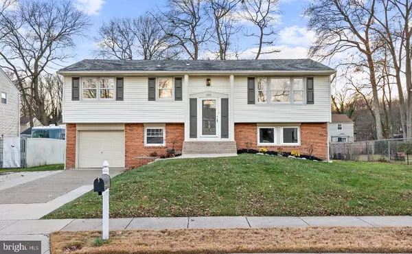 205 E TAMPA AVE, Cherry Hill, NJ 08034