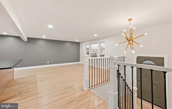 Cherry Hill, NJ 08034,205 E TAMPA AVE