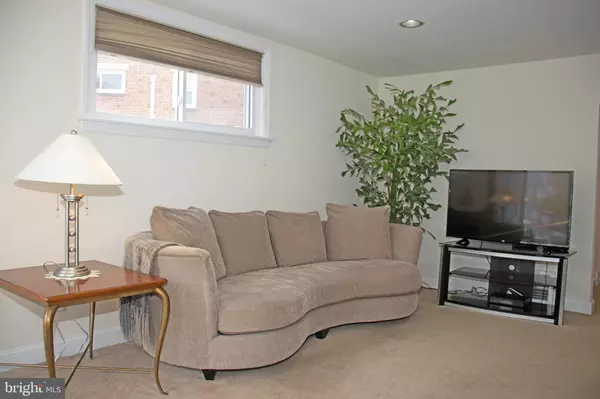 Drexel Hill, PA 19026,858 FAIRFAX RD