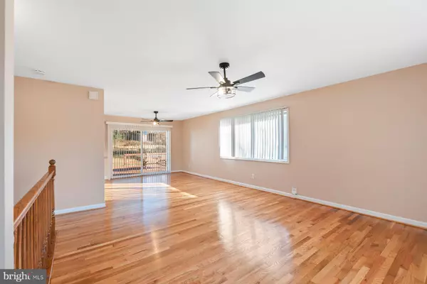 Annandale, VA 22003,7852 OREANA DR