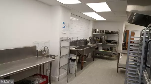 Upper Darby, PA 19082,408 LONG LN ##1