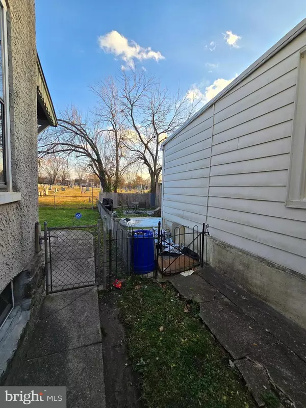 Chester, PA 19013,319 E 20TH ST