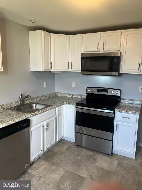 Somerdale, NJ 08083,19 W MAIDEN LN