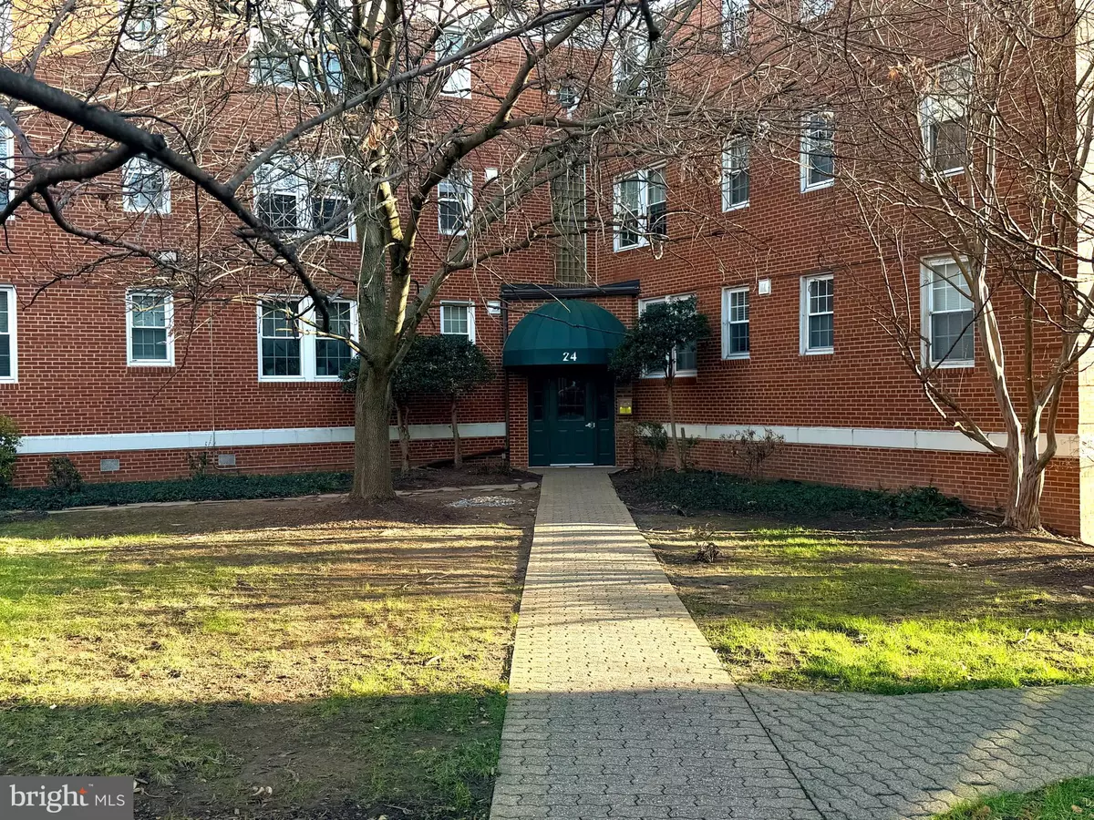 Arlington, VA 22204,24 S OLD GLEBE RD S #202