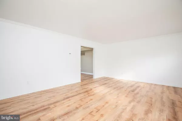 Willingboro, NJ 08046,73 MELBOURNE LN