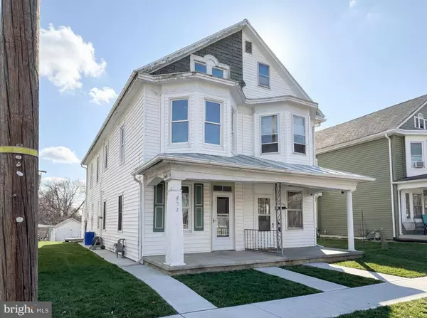 Mount Wolf, PA 17347,52 S 3RD ST