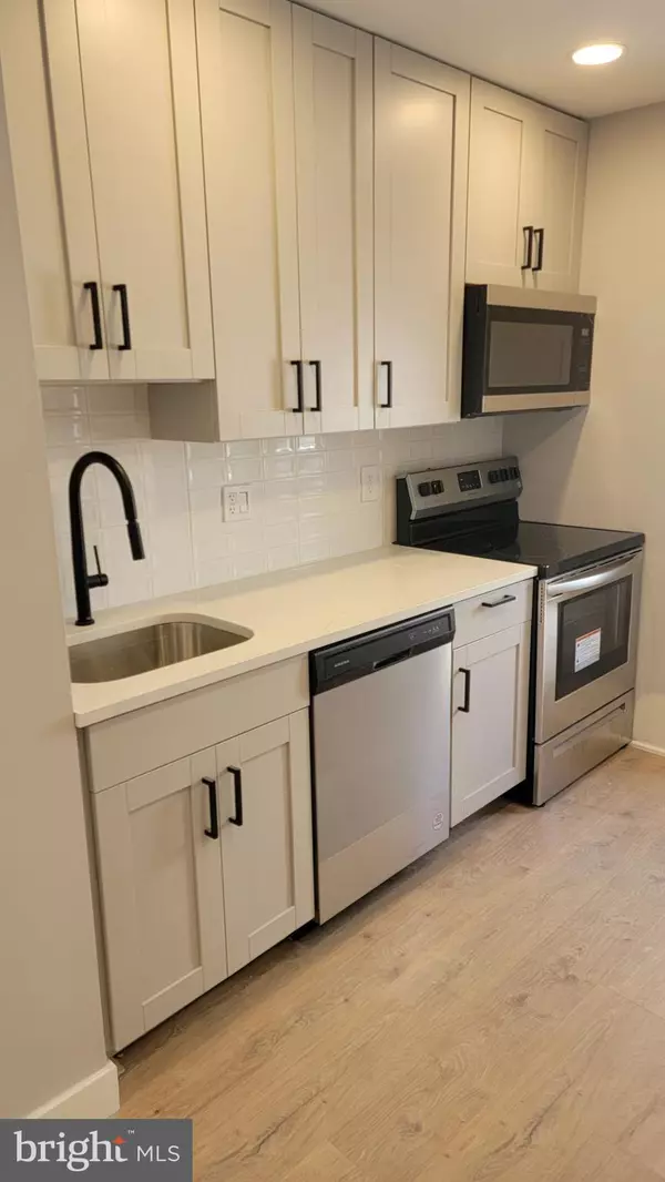 Philadelphia, PA 19127,4663 UMBRIA ST #1R