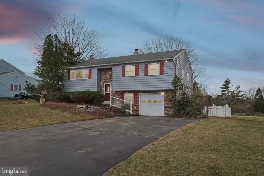 1275 WINCHESTER PL, Red Hill, PA 18076