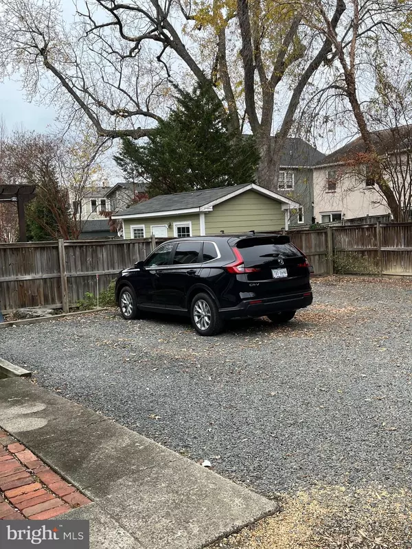 Alexandria, VA 22301,112 E HOWELL AVE #3