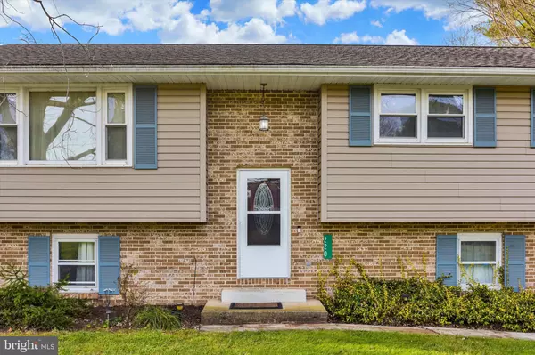 Mechanicsburg, PA 17055,220 MAPLE LN