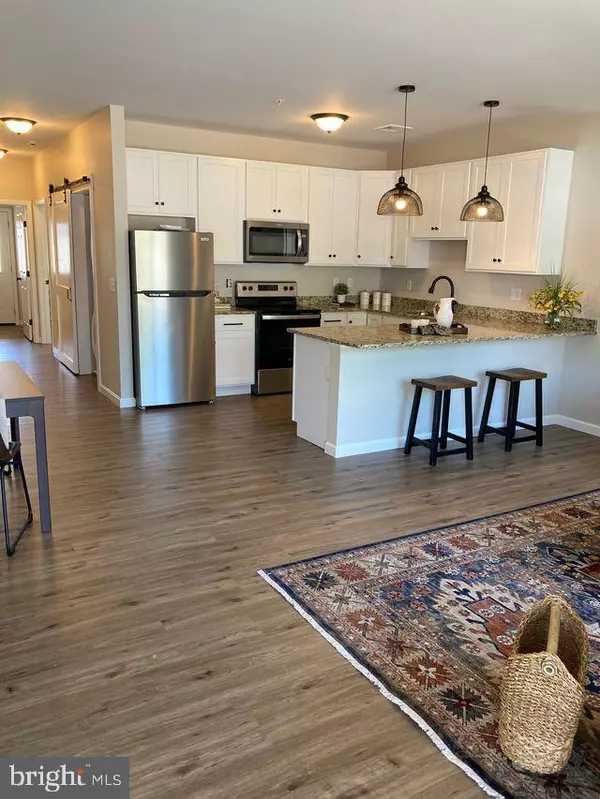 New Holland, PA 17557,376 E MAIN ST #105