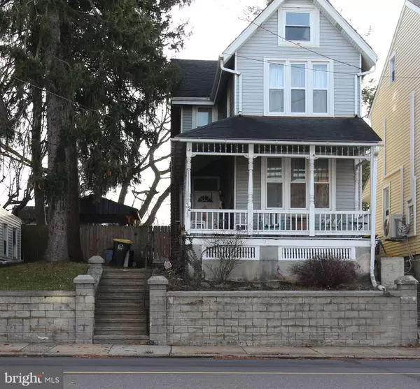 32 W PENN AVE, Wernersville, PA 19565