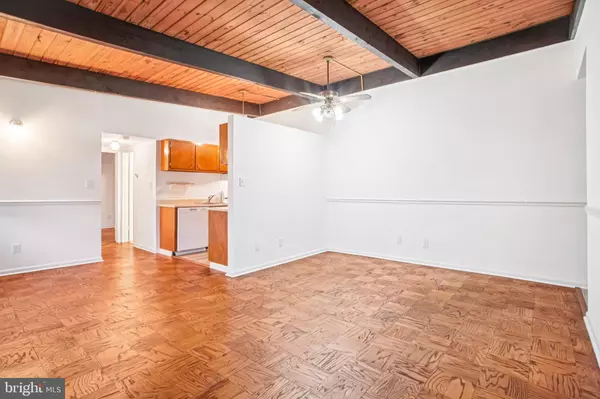 Annandale, VA 22003,4333 AMERICANA DR #203